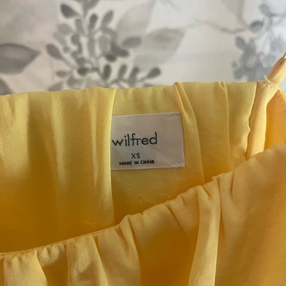 ✨ Aritzia Wilfred Sonnet Camisole✨ - Picture 4 of 4